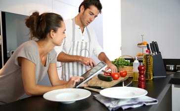 V říjnu rostly kategorie spojené s bydlením