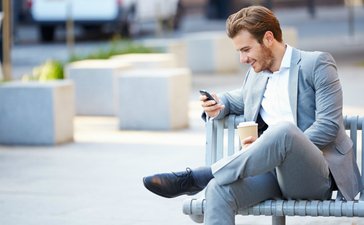 Spalio mėnesį daugėjo naršančių telefonais